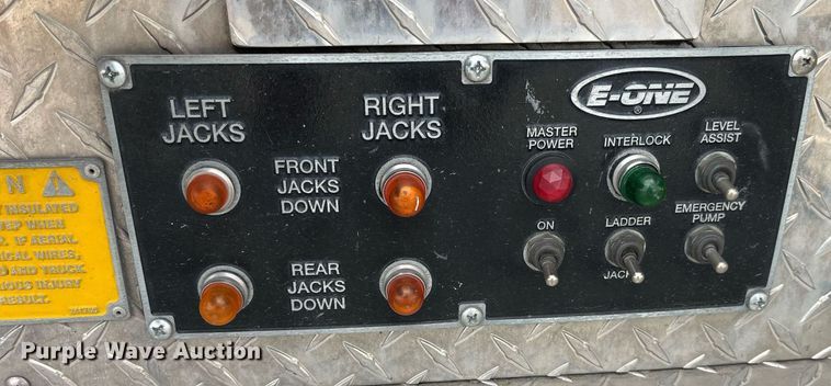 image for item LD9939 1995 E-One fire truck