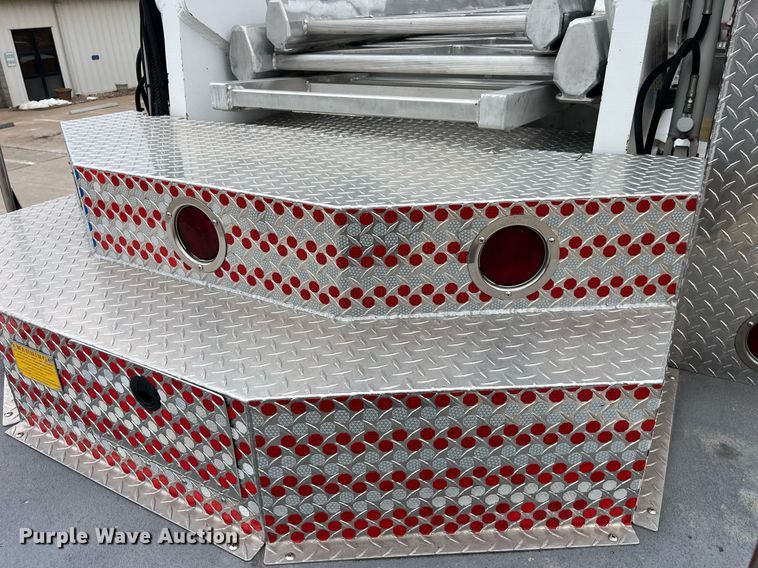 image for item LD9939 1995 E-One fire truck