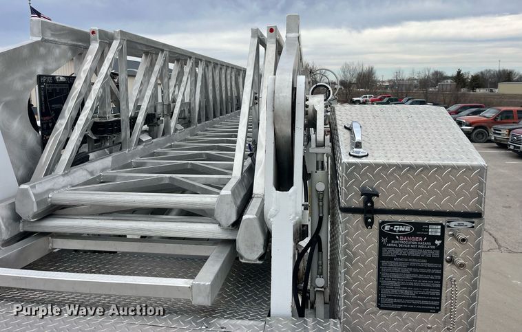 image for item LD9939 1995 E-One fire truck