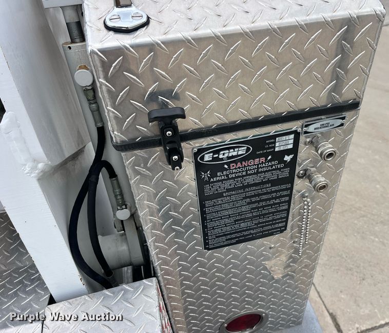 image for item LD9939 1995 E-One fire truck