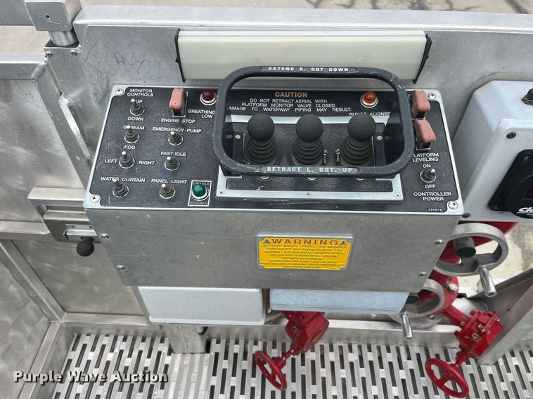 image for item LD9939 1995 E-One fire truck