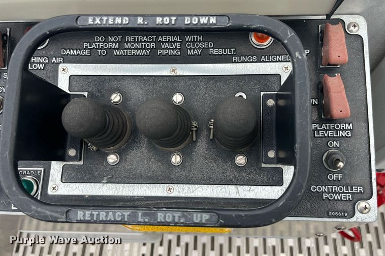 image for item LD9939 1995 E-One fire truck