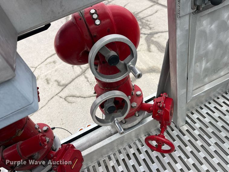 image for item LD9939 1995 E-One fire truck