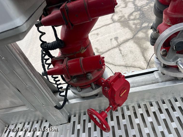 image for item LD9939 1995 E-One fire truck