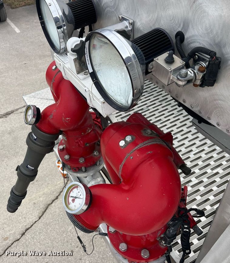 image for item LD9939 1995 E-One fire truck