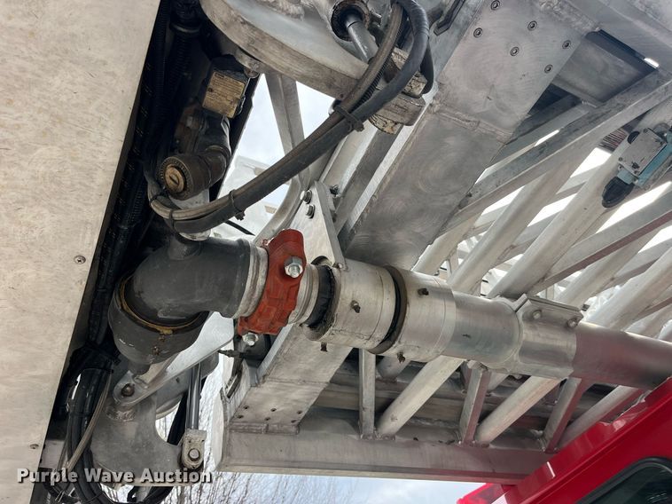 image for item LD9939 1995 E-One fire truck