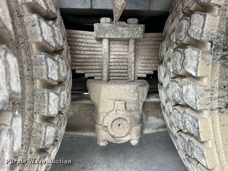 image for item LD9939 1995 E-One fire truck