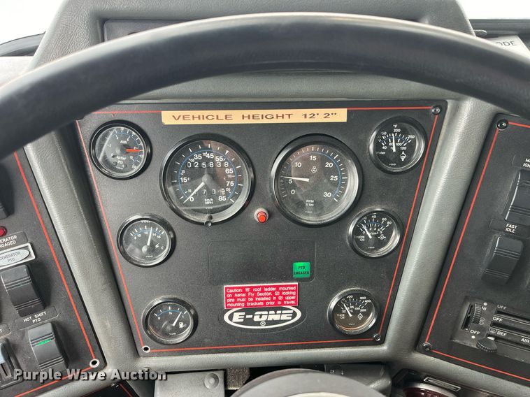 image for item LD9939 1995 E-One fire truck