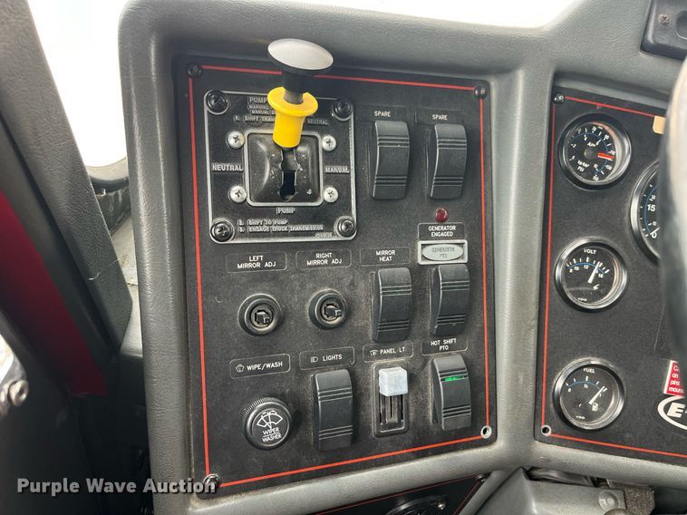 image for item LD9939 1995 E-One fire truck