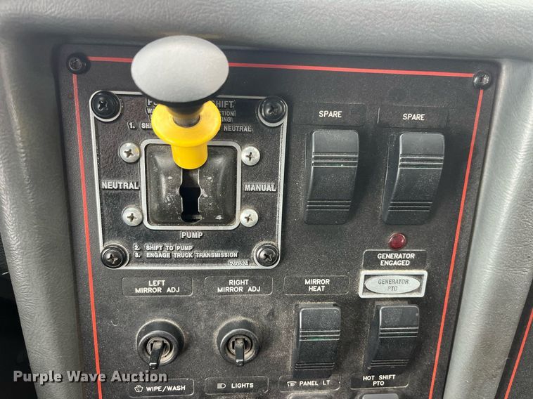 image for item LD9939 1995 E-One fire truck