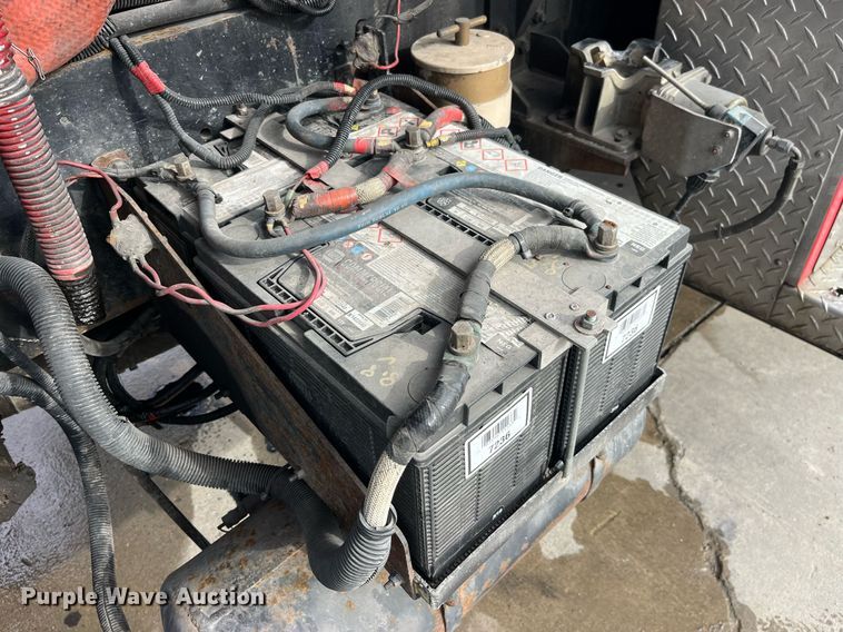 image for item LD9939 1995 E-One fire truck