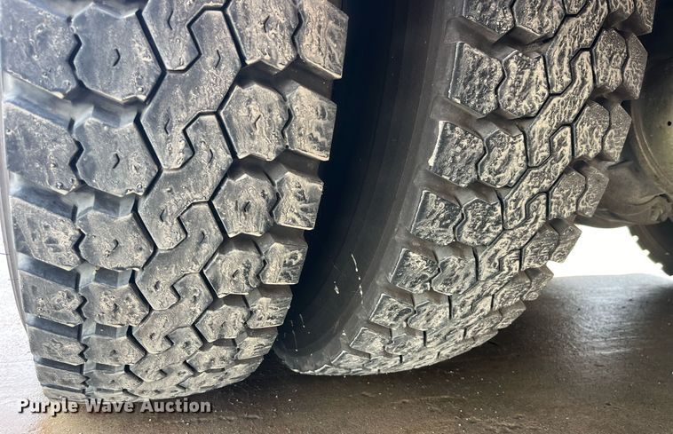 image for item LD9939 1995 E-One fire truck