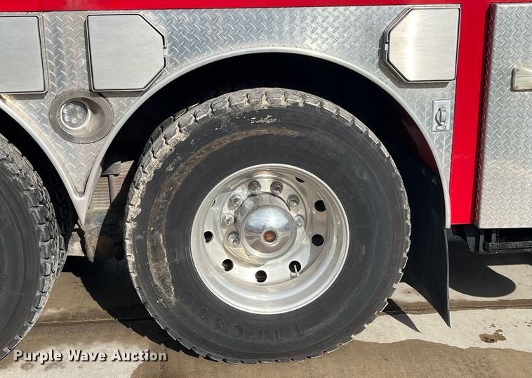 image for item LD9939 1995 E-One fire truck