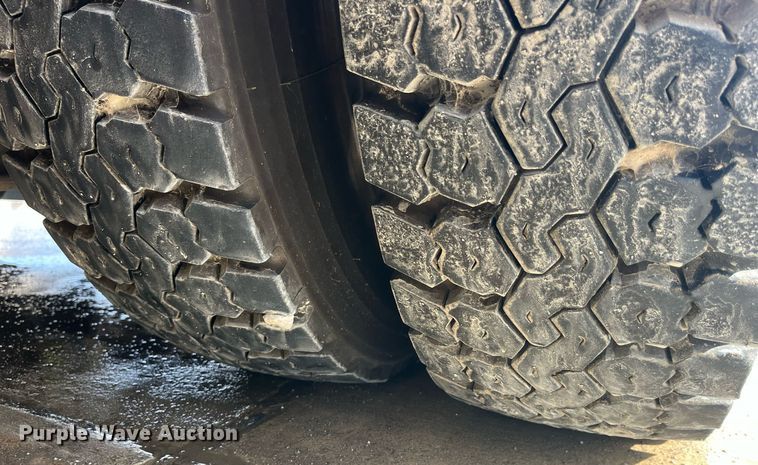 image for item LD9939 1995 E-One fire truck