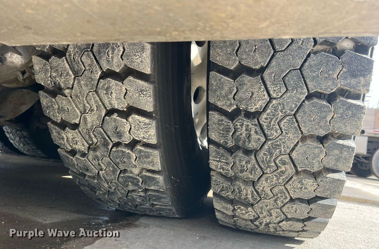 image for item LD9939 1995 E-One fire truck