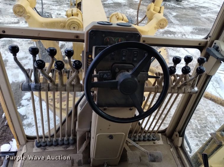 image for item LN9926 2005 Caterpillar 140H VHP motor grader