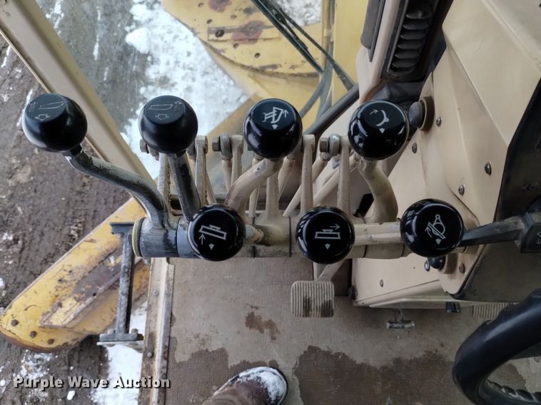 image for item LN9926 2005 Caterpillar 140H VHP motor grader