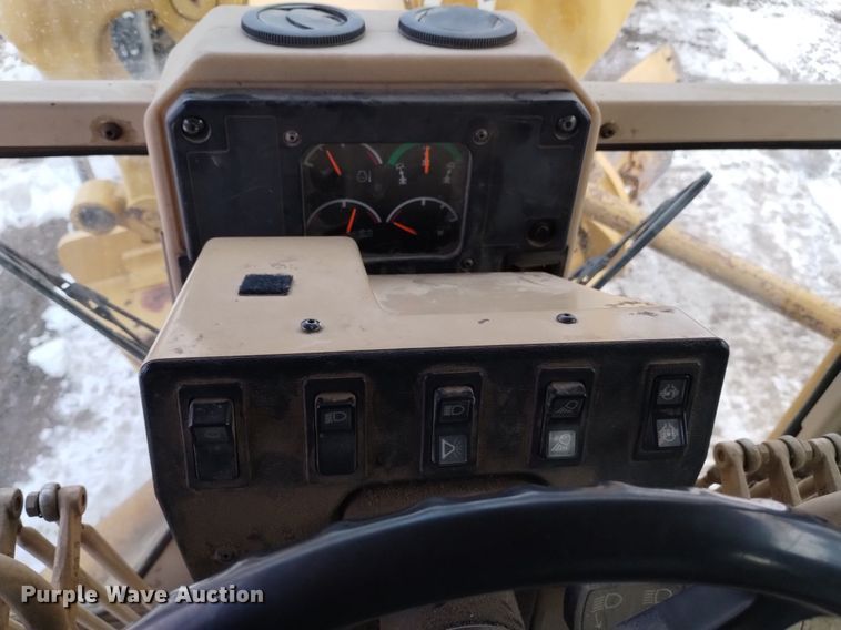 image for item LN9926 2005 Caterpillar 140H VHP motor grader