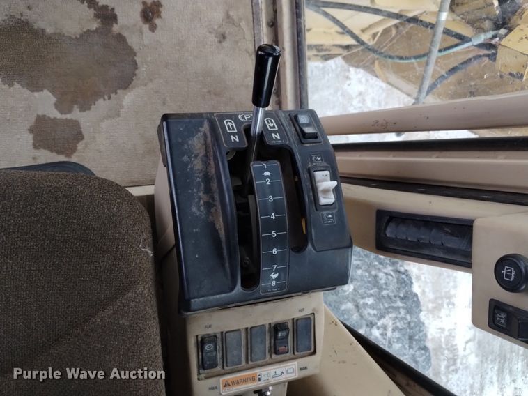 image for item LN9926 2005 Caterpillar 140H VHP motor grader