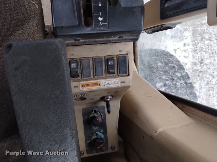 image for item LN9926 2005 Caterpillar 140H VHP motor grader