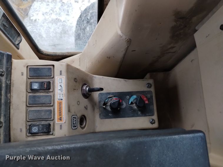 image for item LN9926 2005 Caterpillar 140H VHP motor grader