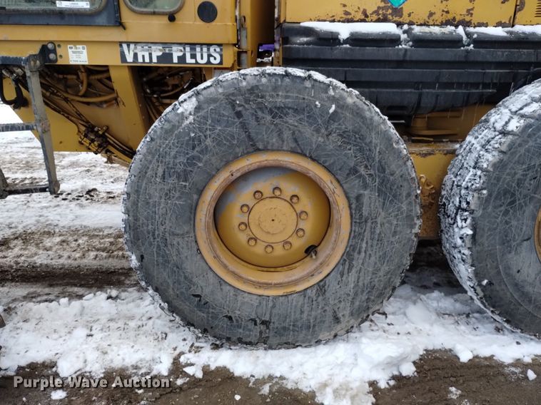 image for item LN9926 2005 Caterpillar 140H VHP motor grader