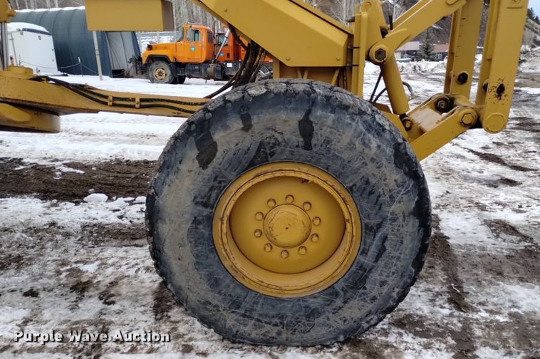 image for item LN9926 2005 Caterpillar 140H VHP motor grader