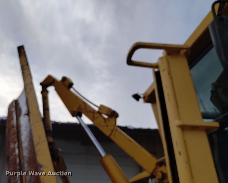 image for item LN9926 2005 Caterpillar 140H VHP motor grader