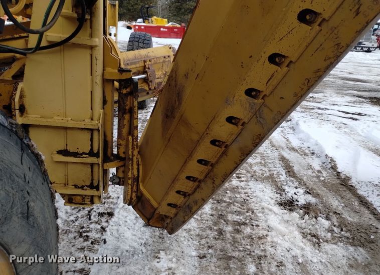 image for item LN9926 2005 Caterpillar 140H VHP motor grader