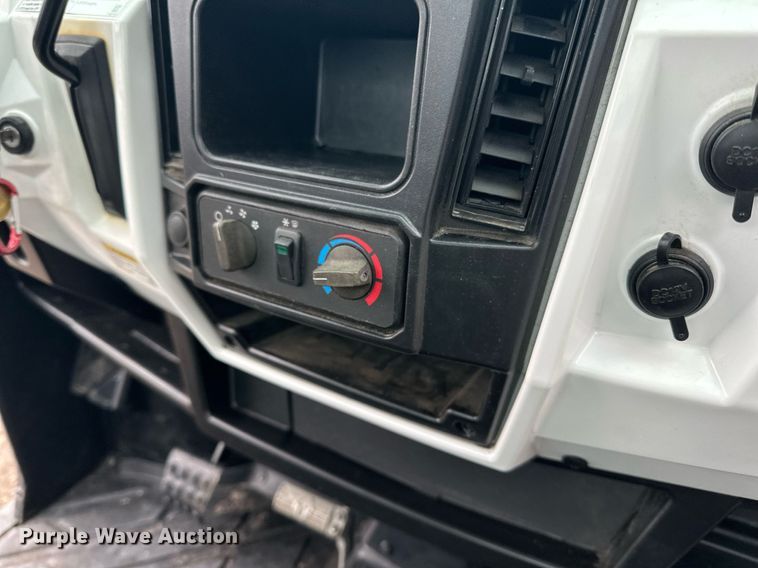 image for item LO9487 2016 Bobcat Toolcat 3650 utility vehicle