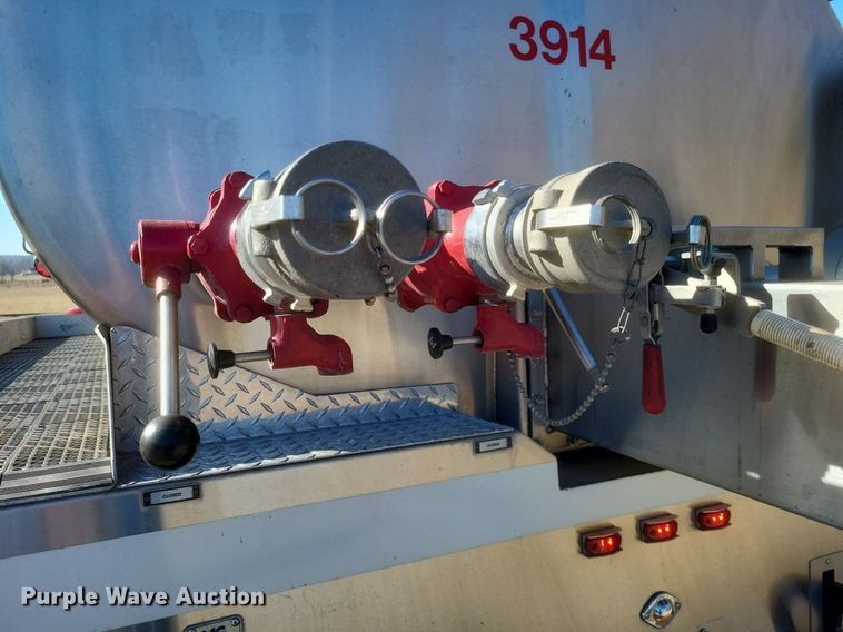 image for item MI9935 1999 Chevrolet C8500 tanker fire truck