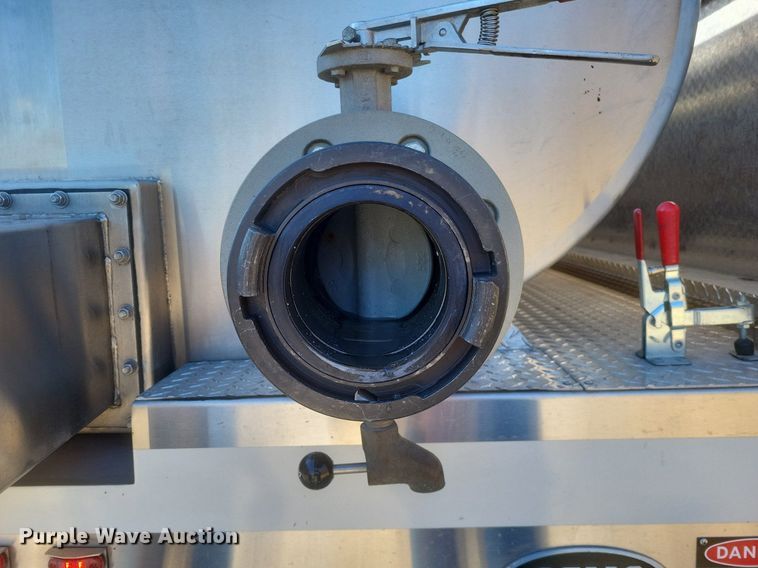 image for item MI9935 1999 Chevrolet C8500 tanker fire truck