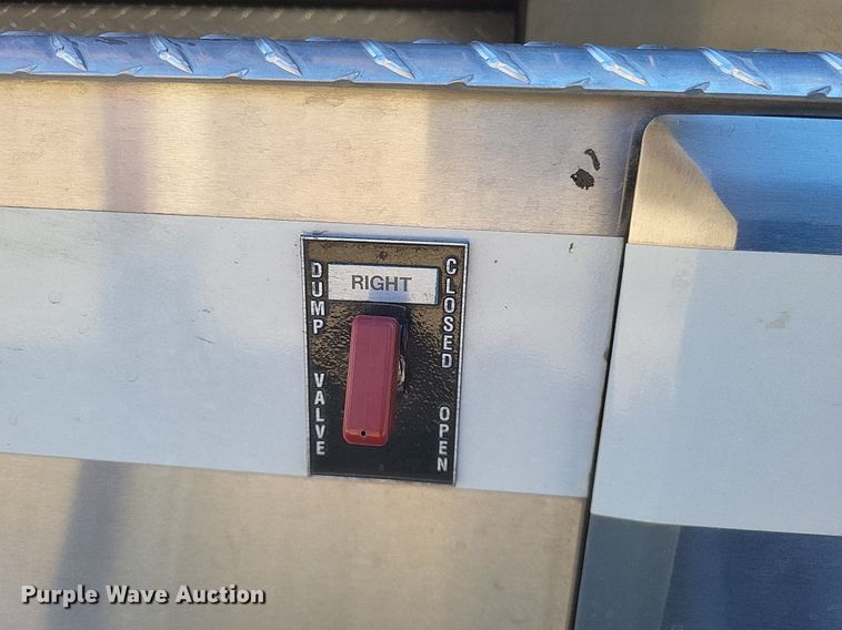 image for item MI9935 1999 Chevrolet C8500 tanker fire truck