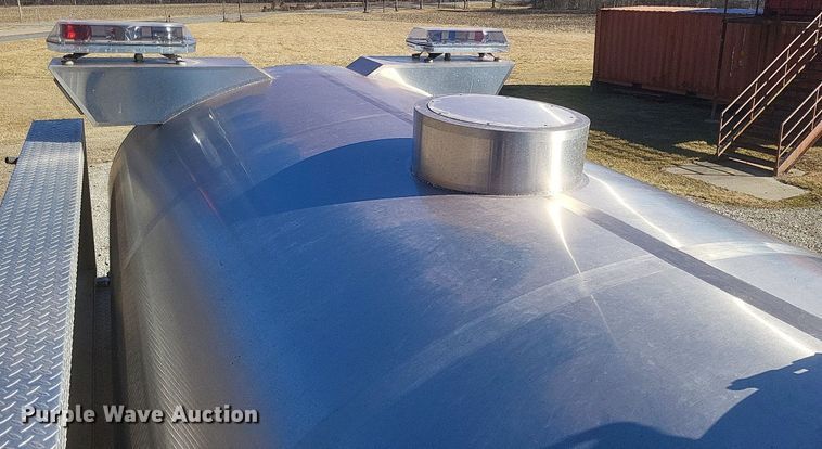 image for item MI9935 1999 Chevrolet C8500 tanker fire truck