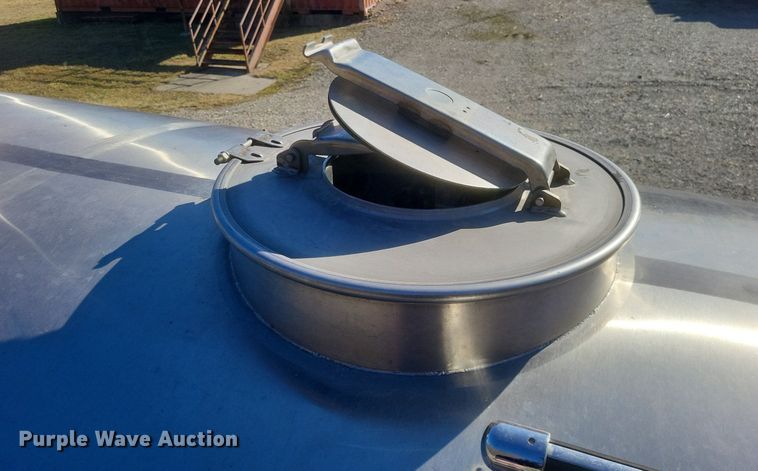 image for item MI9935 1999 Chevrolet C8500 tanker fire truck