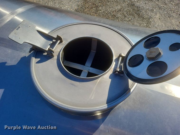 image for item MI9935 1999 Chevrolet C8500 tanker fire truck