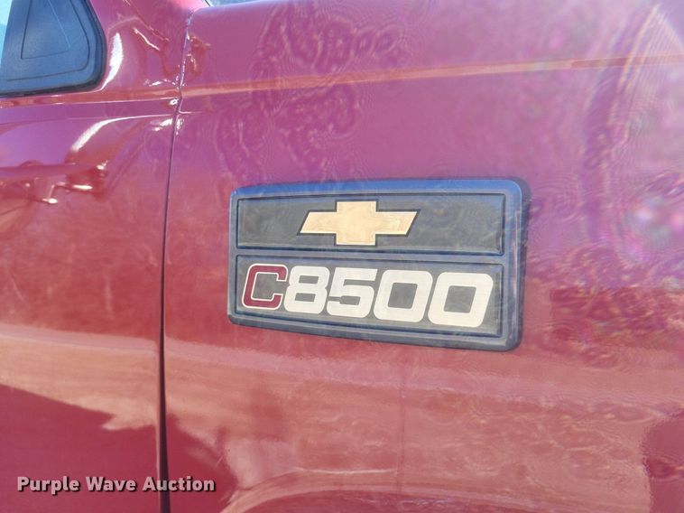 image for item MI9935 1999 Chevrolet C8500 tanker fire truck