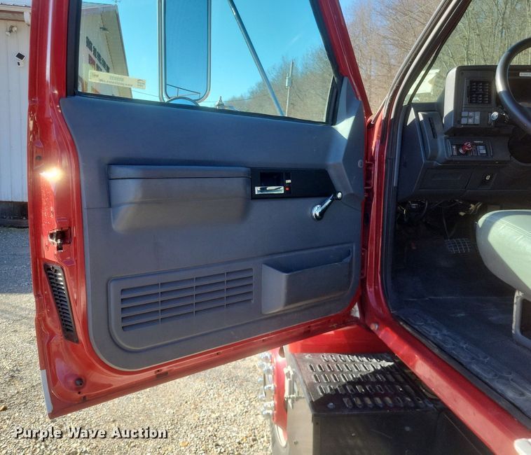 image for item MI9935 1999 Chevrolet C8500 tanker fire truck