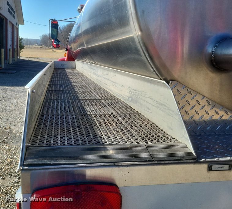 image for item MI9935 1999 Chevrolet C8500 tanker fire truck