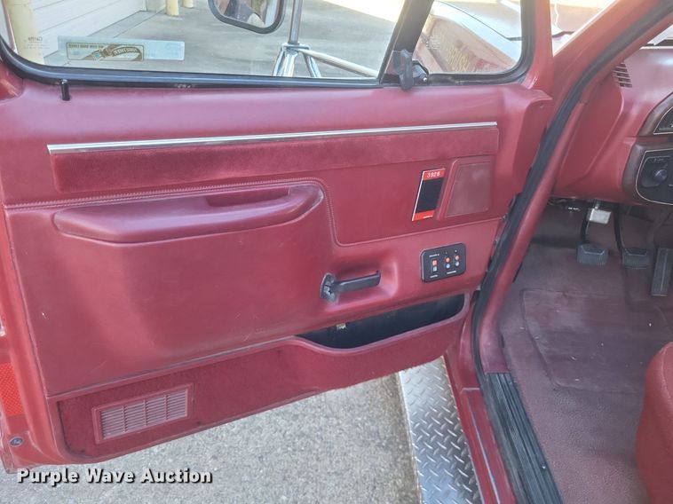 image for item MI9936 1988 Ford F350 XL brush fire truck