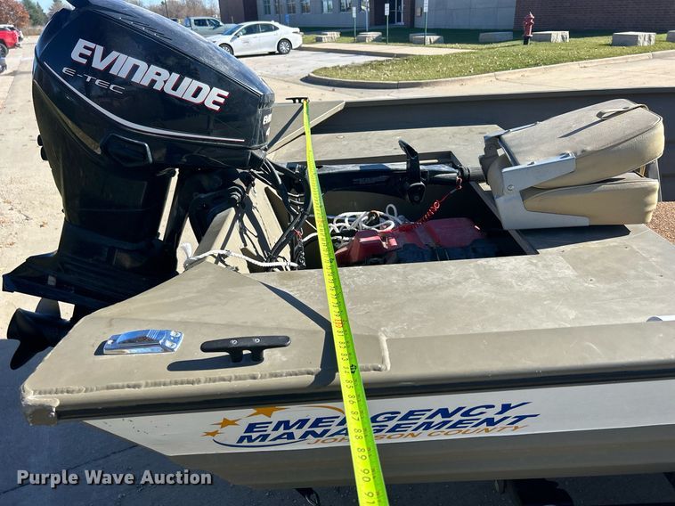 image for item MO9075 2008 Alumacraft 1860A boat