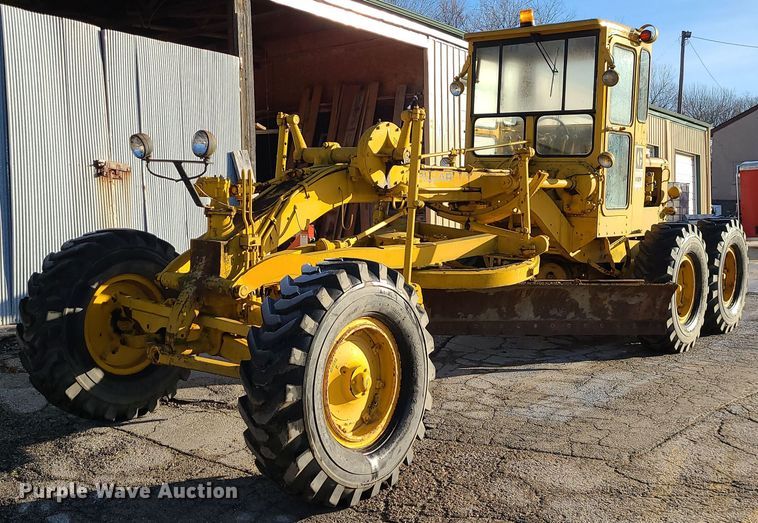 image for item MQ9615 1971 Caterpillar  112F rigid frame motor grader