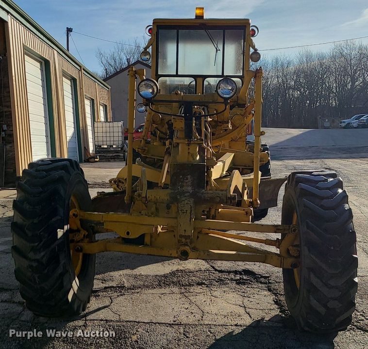image for item MQ9615 1971 Caterpillar  112F rigid frame motor grader