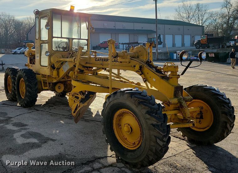 image for item MQ9615 1971 Caterpillar  112F rigid frame motor grader