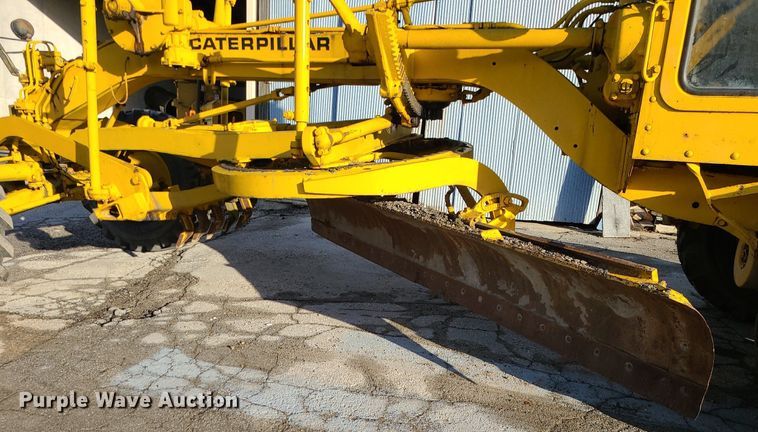 image for item MQ9615 1971 Caterpillar  112F rigid frame motor grader