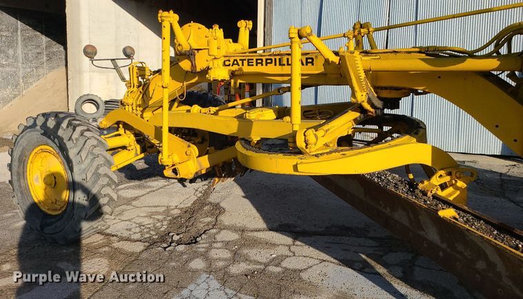 image for item MQ9615 1971 Caterpillar  112F rigid frame motor grader