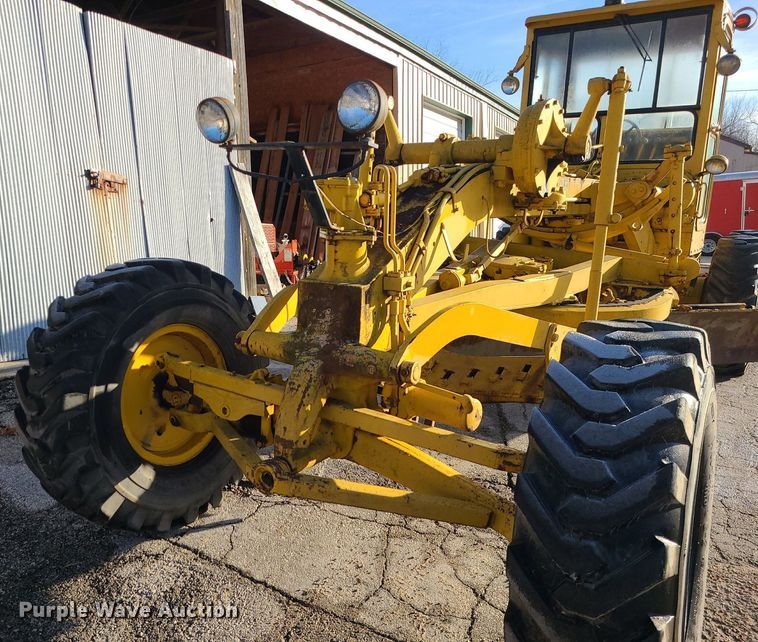 image for item MQ9615 1971 Caterpillar  112F rigid frame motor grader