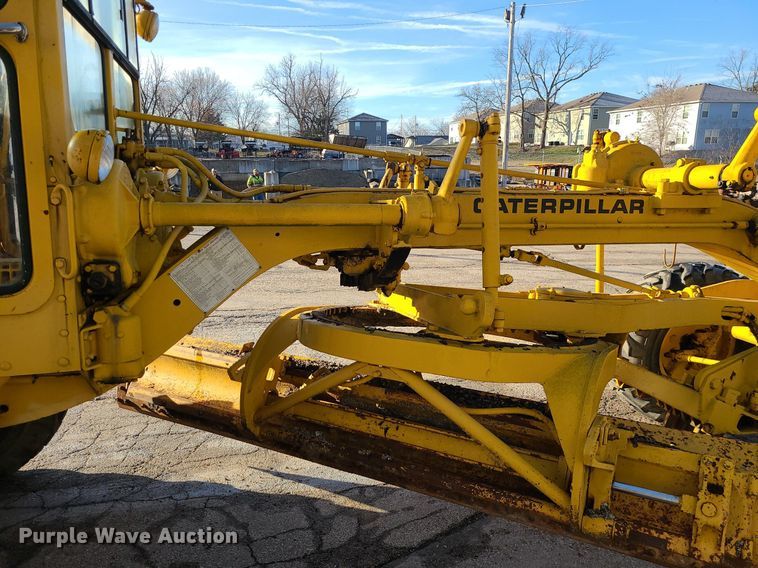 image for item MQ9615 1971 Caterpillar  112F rigid frame motor grader