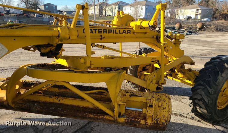 image for item MQ9615 1971 Caterpillar  112F rigid frame motor grader