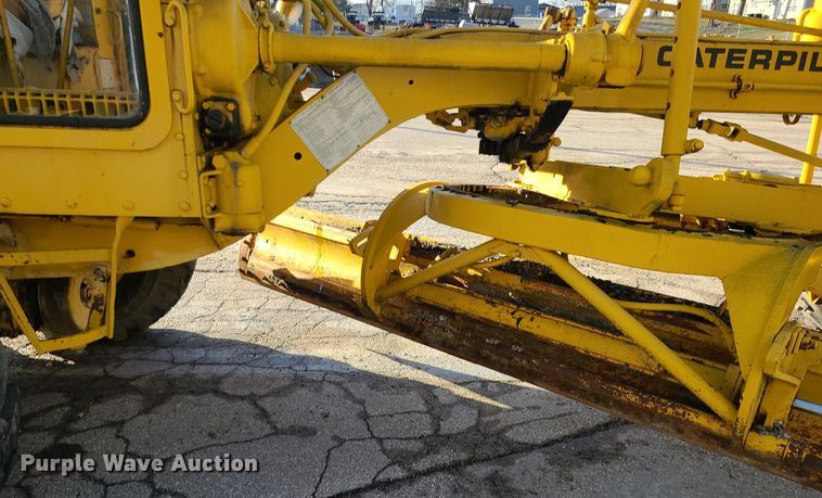image for item MQ9615 1971 Caterpillar  112F rigid frame motor grader